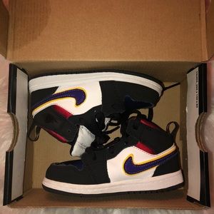 Toddler Jordan 1 sneakers
